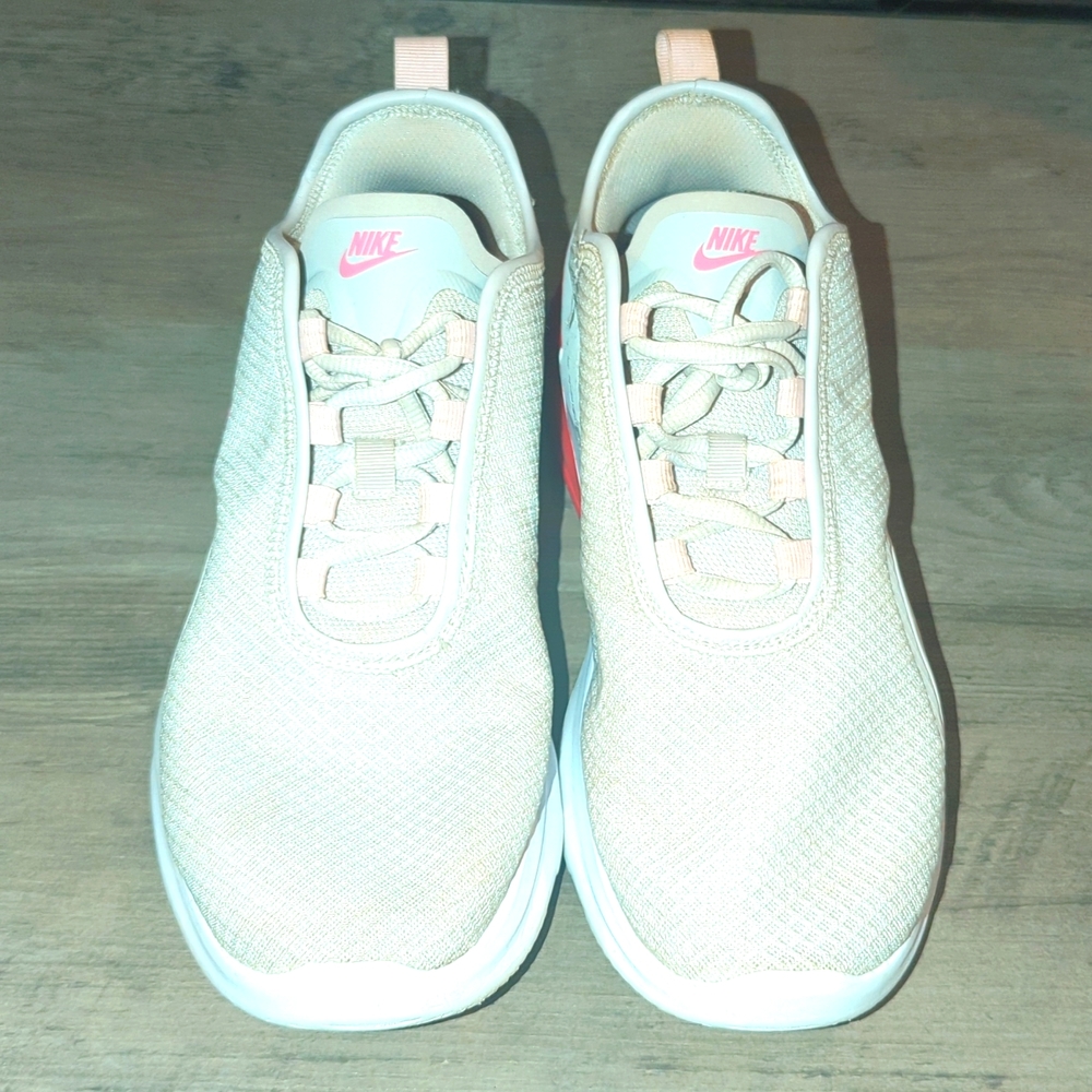 "Nike" Air Max Motion 2's, 9 (men's 7 1/2)